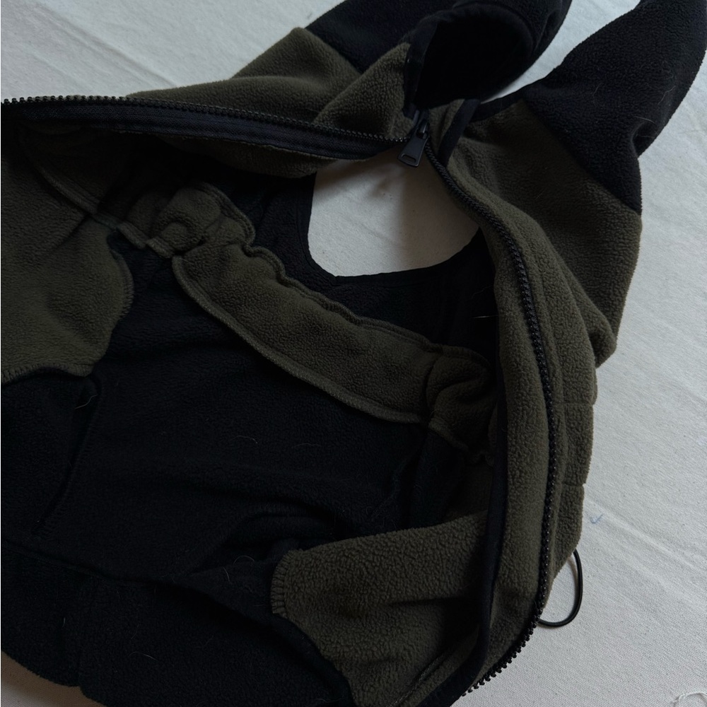 Dog Winter Coat, Warm Fleece Jacket fits medium sized dogs like new - Picture 3 of 7